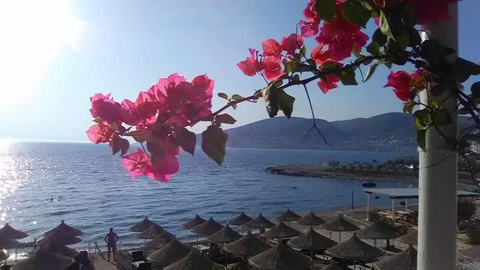 Aler Holiday Inn Sarande Exterior photo