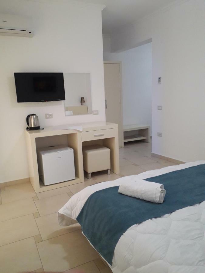 Aler Holiday Inn Sarande Room photo