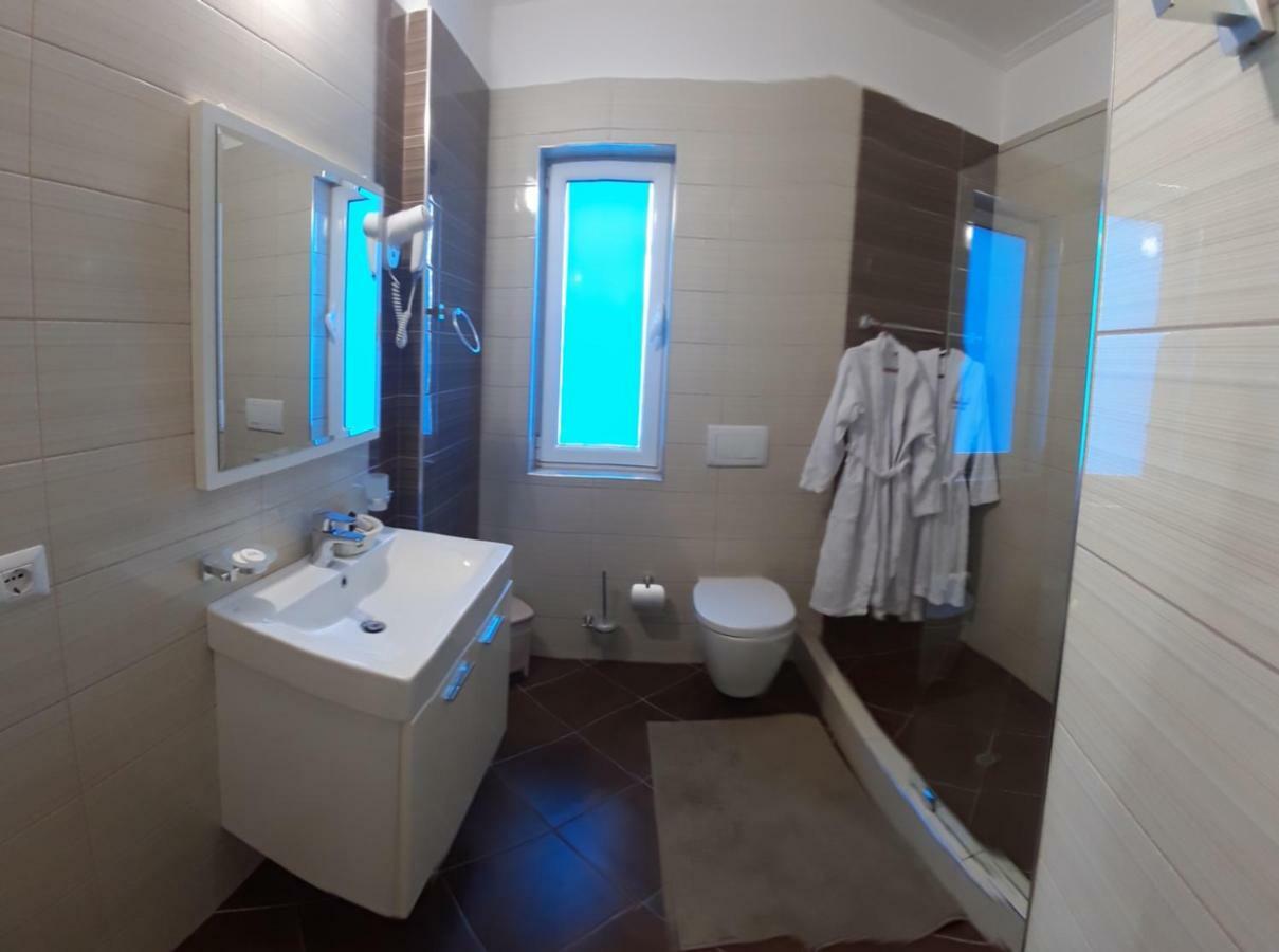 Aler Holiday Inn Sarande Room photo