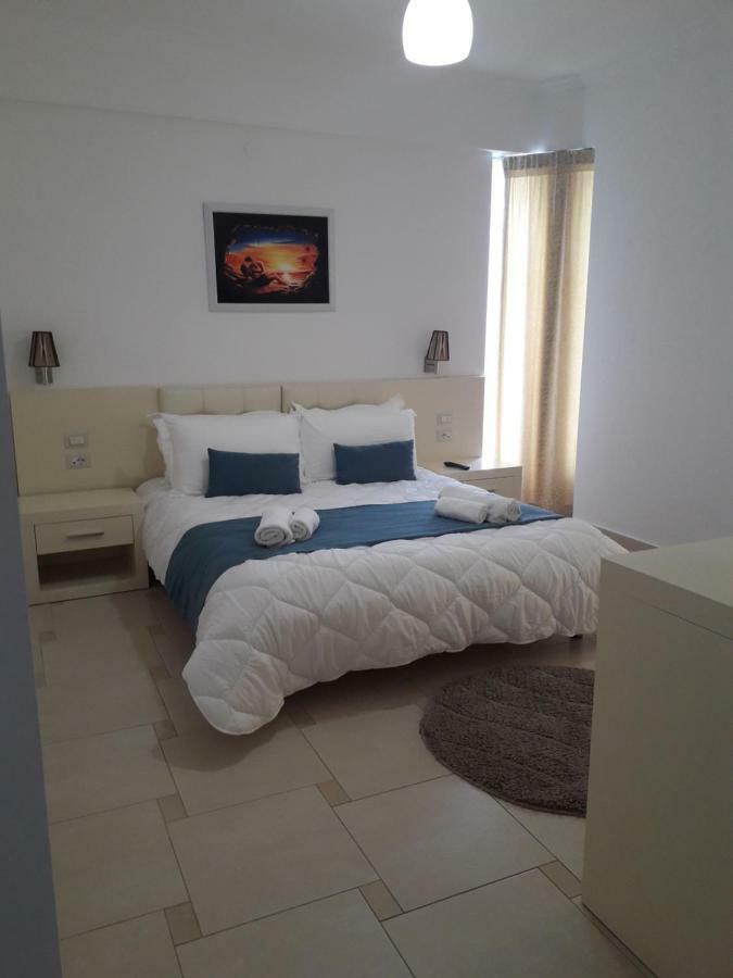 Aler Holiday Inn Sarande Room photo