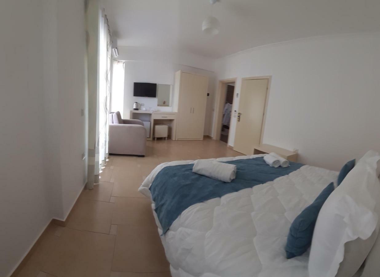Aler Holiday Inn Sarande Room photo